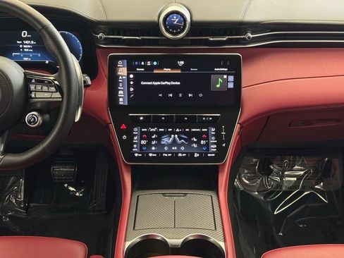 Used 2024 Maserati Grecale Trofeo image 27