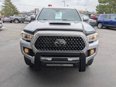 Used 2018 Toyota Tacoma TRD Sport w/ Technology Package image 2