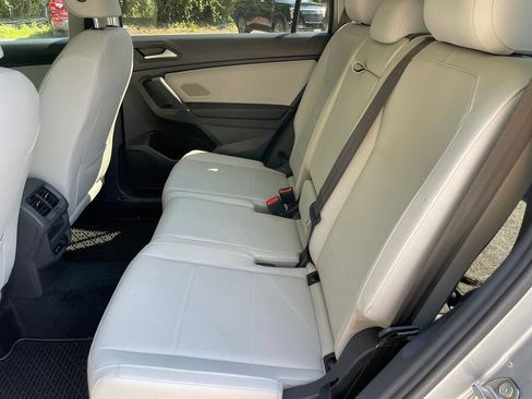 Used 2020 Volkswagen Tiguan SEL AWD/4WD image 8