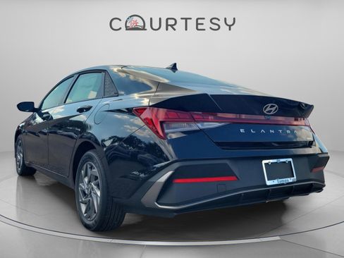 New 2026 Hyundai Elantra Blue image 3