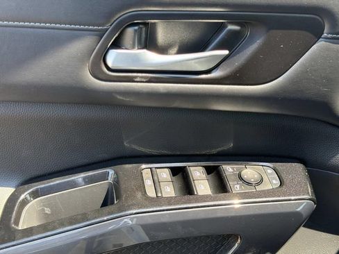 Used 2022 Nissan Pathfinder SV w/ SV Premium Package FWD image 26