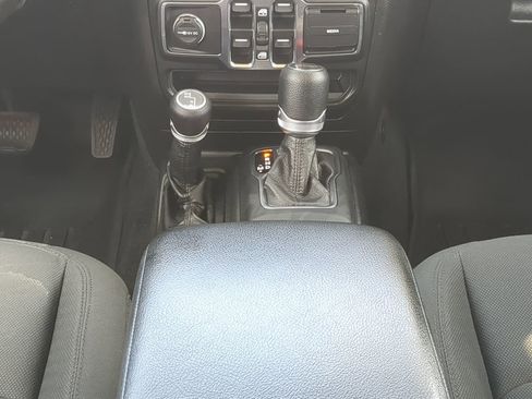 Used 2020 Jeep Wrangler Unlimited Sport S image 19