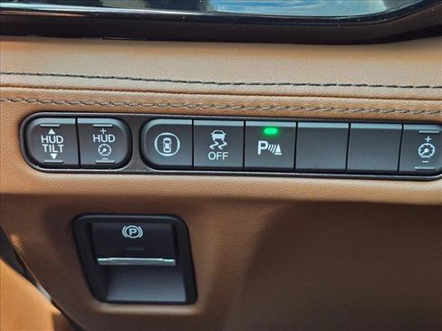 Used 2025 Acura MDX SH-AWD w/ Advance Package image 16