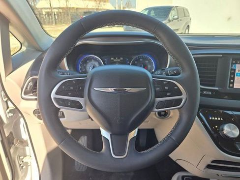 Used 2023 Chrysler Voyager LX image 20