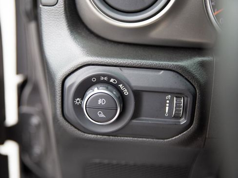 Used 2023 Jeep Gladiator Sport image 18