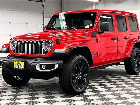 Used 2025 Jeep Wrangler Unlimited Sahara AWD/4WD image 13