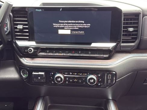 Used 2025 GMC Sierra 2500 SLT w/ SLT Premium Package image 19