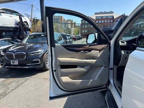 Used 2015 Cadillac Escalade Premium image 11