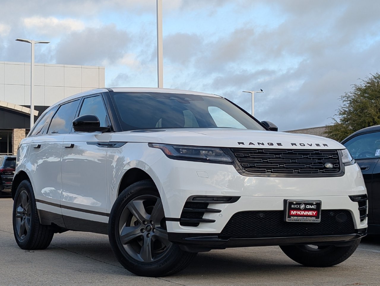 Used 2025 Land Rover Range Rover Velar Dynamic SE AWD/4WD image 2