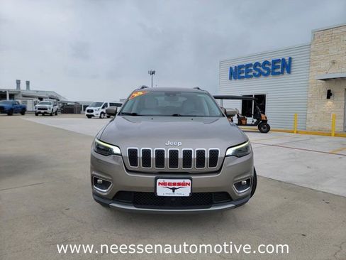 Used 2020 Jeep Cherokee Limited w/ Technology Group FWD image 2