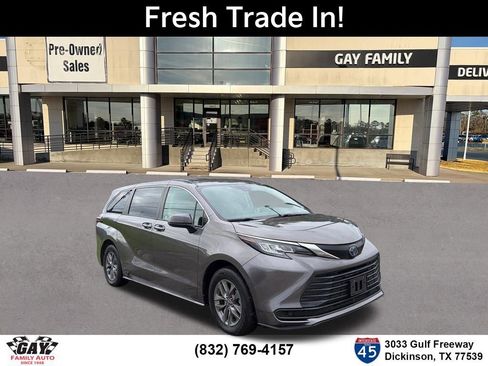 Used 2022 Toyota Sienna LE FWD image 1