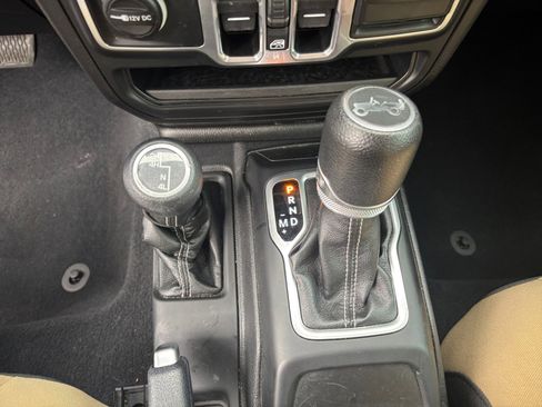 Used 2018 Jeep Wrangler Unlimited Sahara image 19