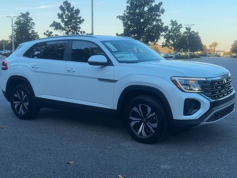 New 2026 Volkswagen Atlas Cross Sport SE image 2