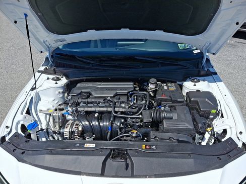 New 2025 Hyundai Elantra SE image 20