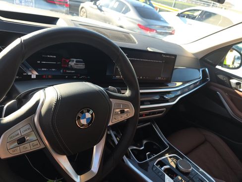 Used 2026 BMW X7 xDrive40i image 8