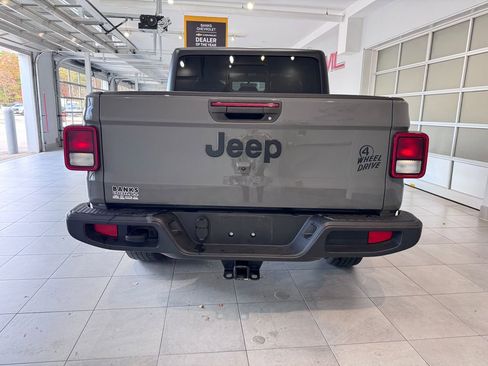 Used 2021 Jeep Gladiator Sport image 6