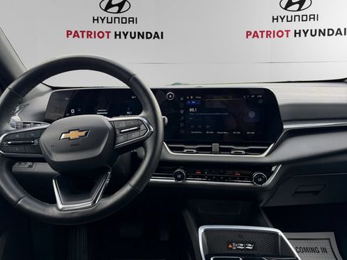 Used 2025 Chevrolet Equinox LT w/ Convenience Package II AWD/4WD image 10