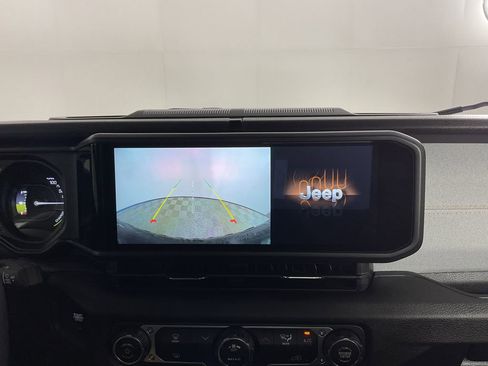 Used 2025 Jeep Wrangler Willys image 27