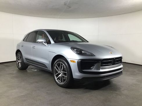 Certified 2023 Porsche Macan Turbo AWD/4WD image 9