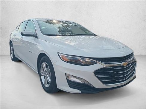 Used 2024 Chevrolet Malibu LT image 3