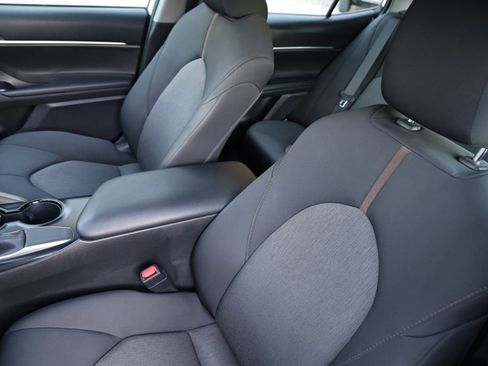 Used 2020 Toyota Camry LE image 13