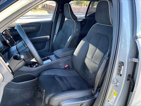 Used 2024 Volvo XC40 Recharge Plus w/ Protection Package Premier image 28