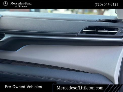 Used 2024 Toyota Sienna Limited image 30