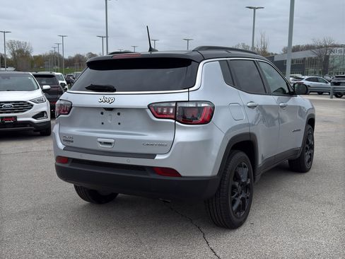 Used 2025 Jeep Compass Limited AWD/4WD image 5