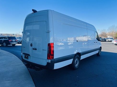 Used 2025 Mercedes-Benz Sprinter 2500 image 5