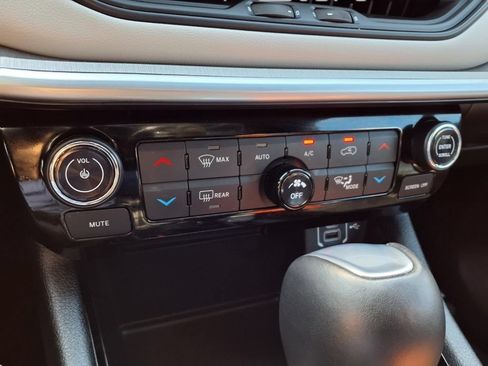 Used 2025 Jeep Compass Limited AWD/4WD image 9