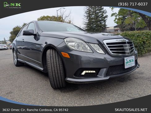 Used 2010 Mercedes-Benz E 550 Sedan image 4