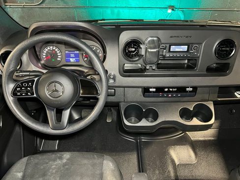 Used 2023 Mercedes-Benz Sprinter 1500 image 2