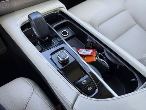 Used 2023 Volvo XC90 B6 Plus image 16