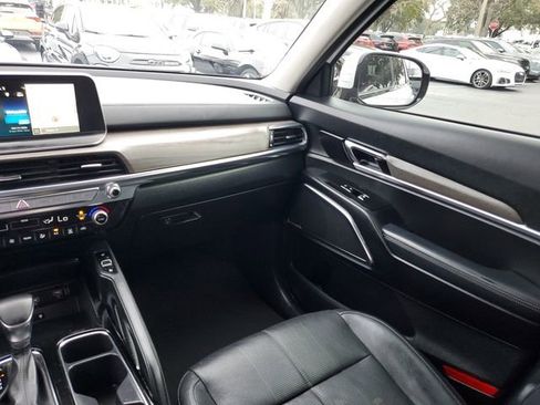 Used 2022 Kia Telluride SX w/ Nightfall Edition Package image 12