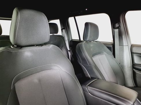 Used 2025 Jeep Grand Cherokee Laredo w/ Luxury Tech Group I image 10
