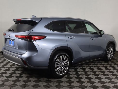 Used 2022 Toyota Highlander Platinum image 14