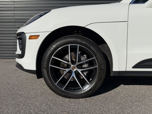 Certified 2024 Porsche Macan image 13