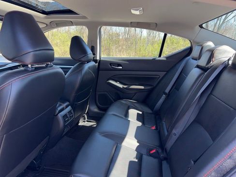 Used 2024 Nissan Altima 2.0 SR FWD image 30