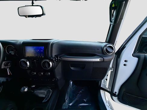 Used 2017 Jeep Wrangler Sahara w/ Mopar Chrome Edition Group image 15