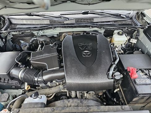 Used 2022 Toyota Tacoma TRD Off-Road w/ TRD Premium Off Road Package AWD/4WD image 10