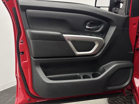 Used 2021 Nissan Titan SV w/ SV Convenience Package AWD/4WD image 11