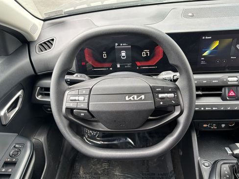 Used 2025 Kia K4 FWD image 29