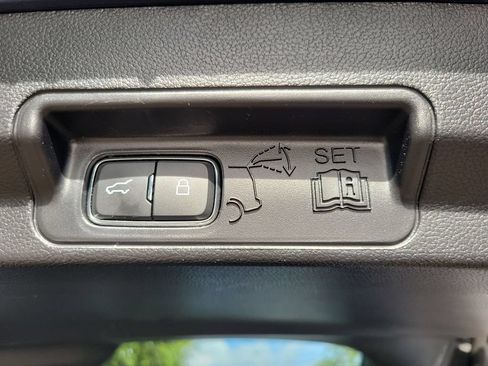 Used 2021 Ford Explorer XLT w/ Equipment Group 202A RWD image 7
