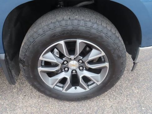 Used 2024 Chevrolet Silverado 1500 LT w/ Z71 Off-Road Package image 13