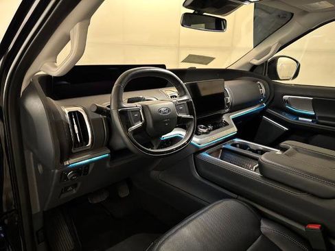 Certified 2025 Ford Expedition Max Platinum image 5