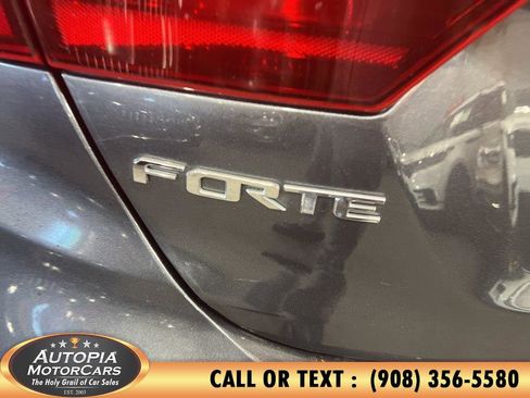 Used 2021 Kia Forte LXS FWD image 30
