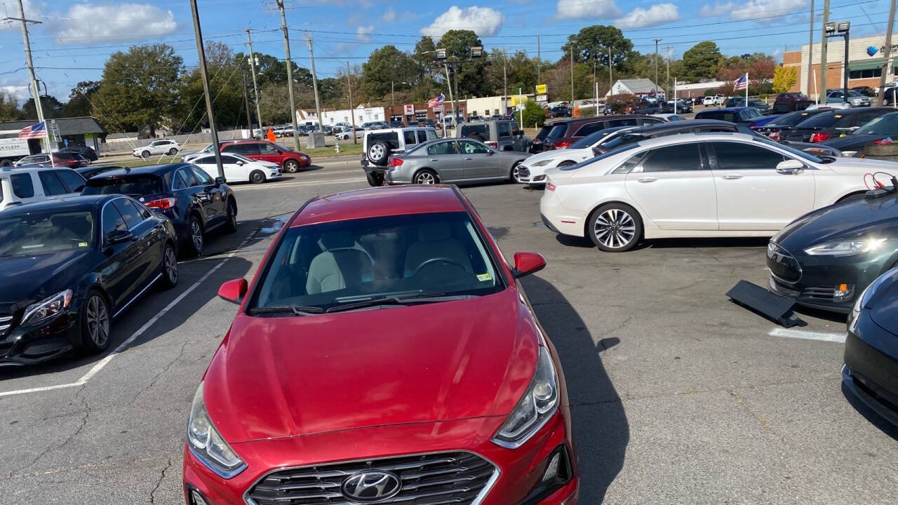 Used 2018 Hyundai Sonata SE FWD image 2
