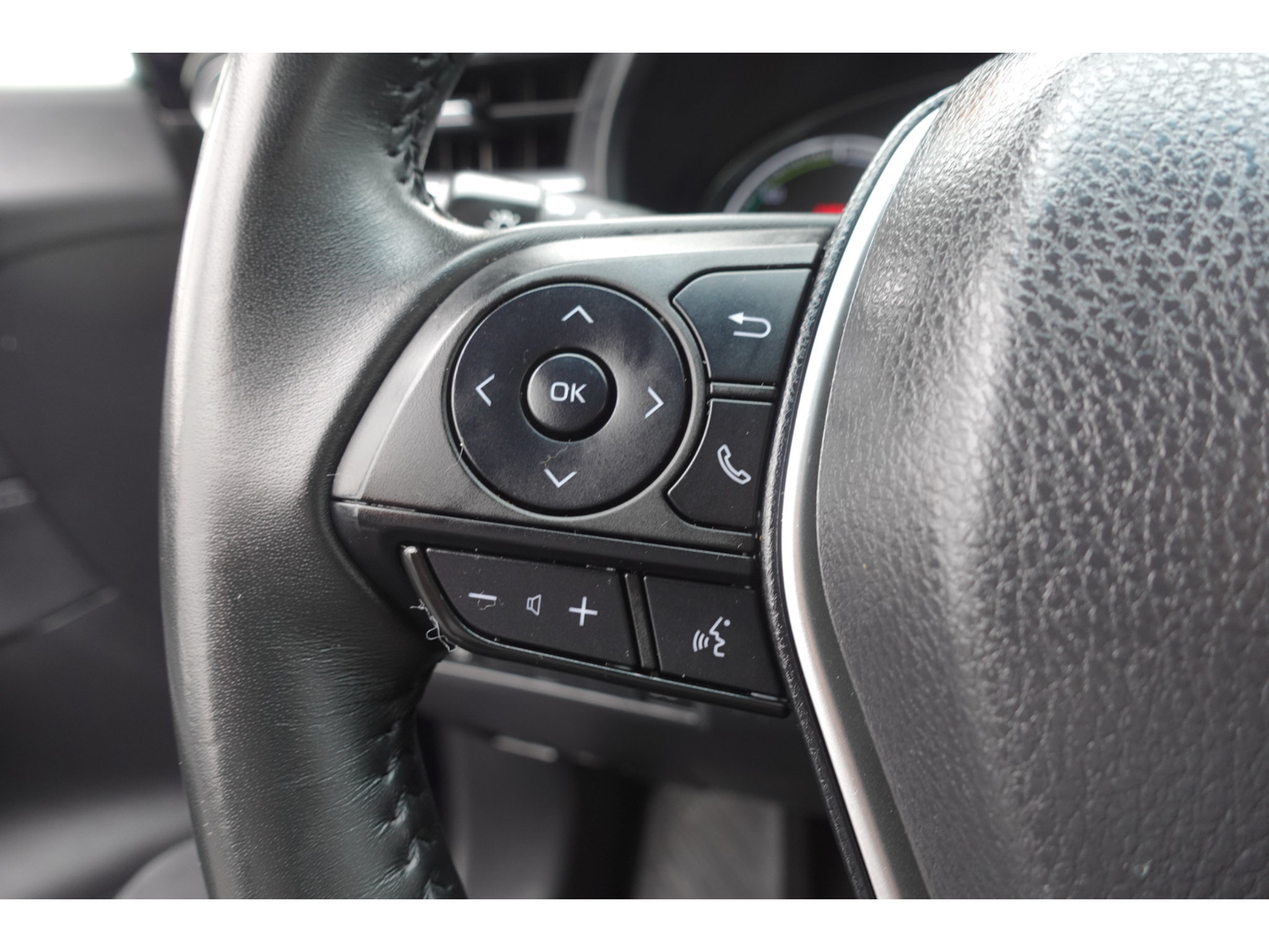 Certified 2024 Toyota Venza LE AWD/4WD image 14