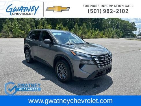 Used 2024 Nissan Rogue S AWD/4WD image 3