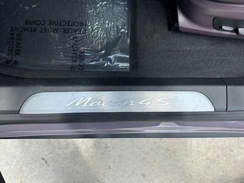 Certified 2025 Porsche Macan 4S Electric AWD/4WD image 21